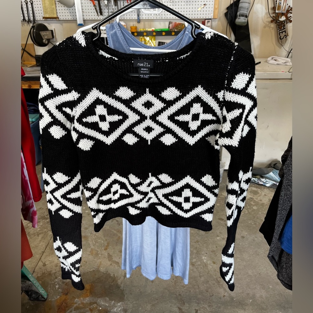 Rue 21 cropped sweater